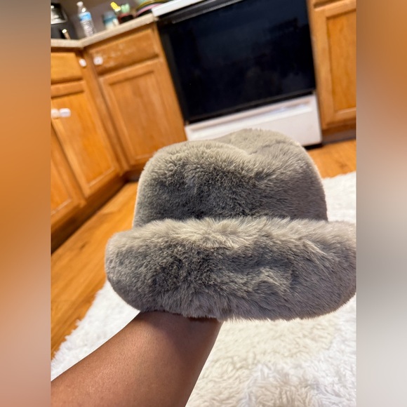 Zara Faux Furs Bucket hat - Picture 4 of 11